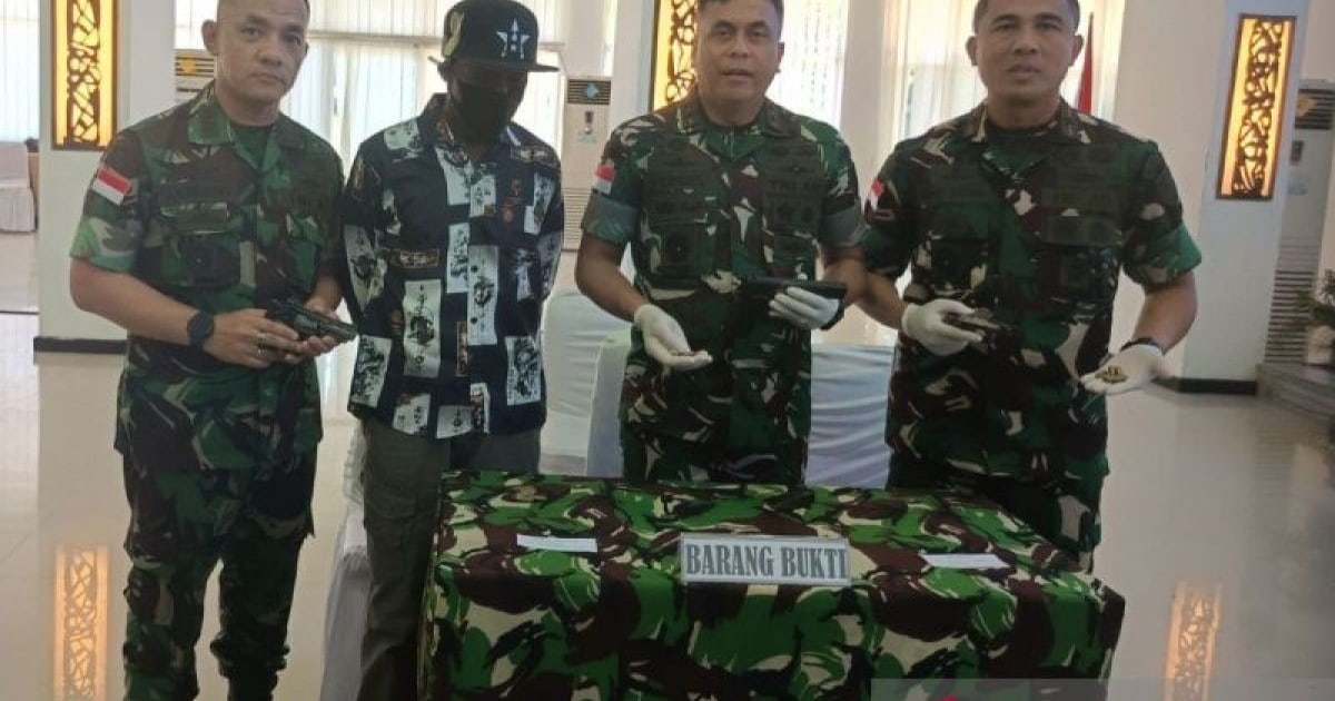 Lima Anggota KKB Kembali dari PNG Serahkan Tiga Senpi