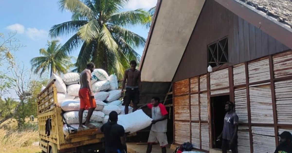 Masyarakat Adat Malind Kirim 14,5 Ton Kopra Merauke ke Surabaya