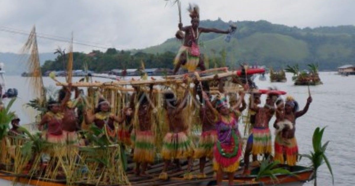Menjaga Budaya Bumi Cenderawasih Melalui Festival